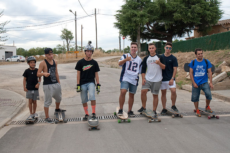 05-08-16-festa-major-baixada-longboard